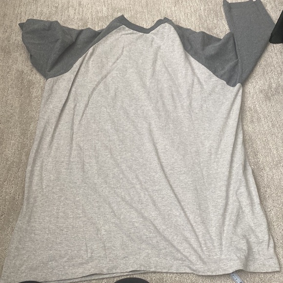 Mens baseball style tee from Volcom - Picture 3 of 5